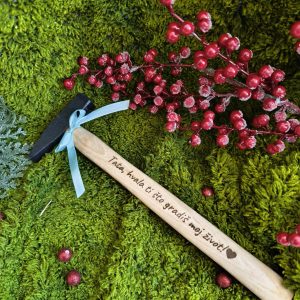 drveni čekić s gravurom – personalizirani poklon