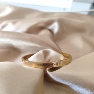 personalizirana narukvica s gravurom – tekst po želji (čelik)