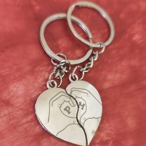 privjesci za parove – srce (2 dijela) s gravurom po želji